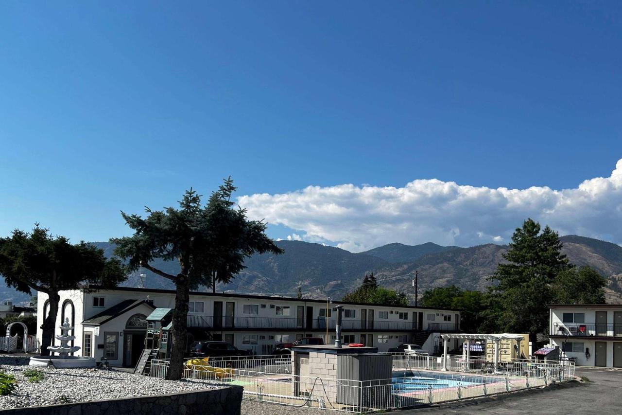 Motel Super 8 By Wyndham Penticton Exterior foto
