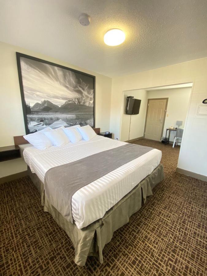 Motel Super 8 By Wyndham Penticton Exterior foto